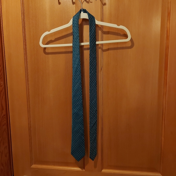 Banana Republic men's 100% silk tie - Picture 2 of 6